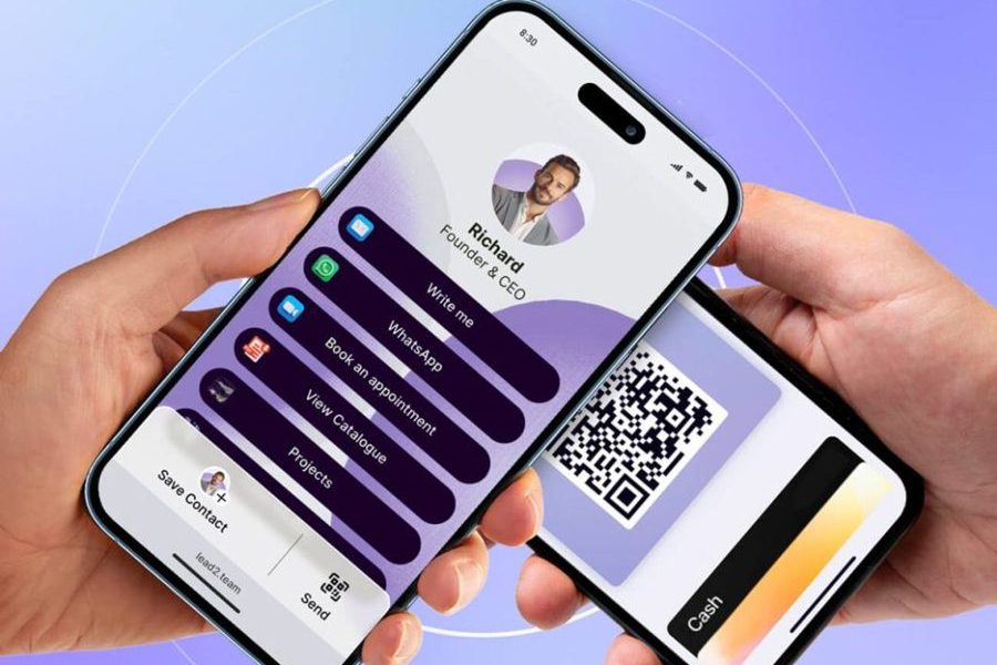 Intercambio de contacto mediante escaneo de código QR con el teléfono móvil.